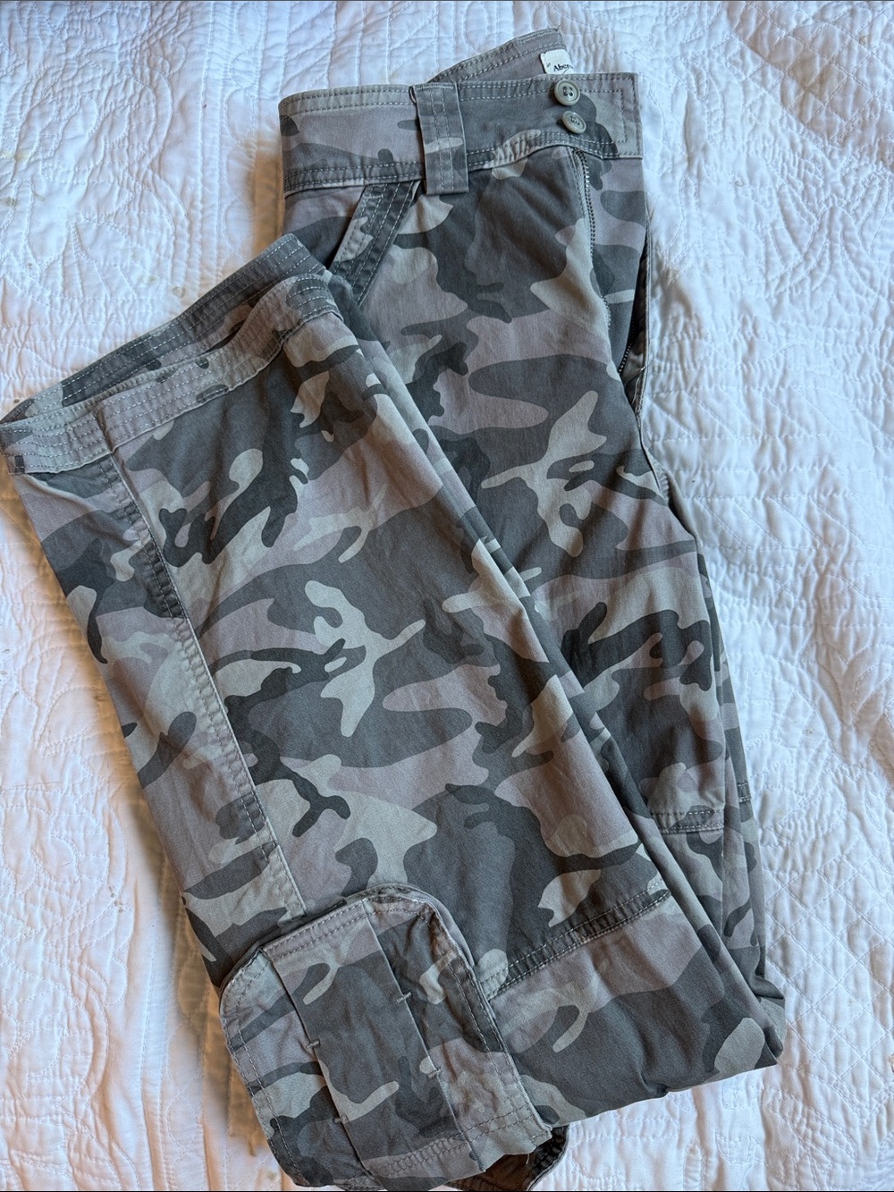 Abercrombie & Fitch Gray Camo Utility Cargo Pants